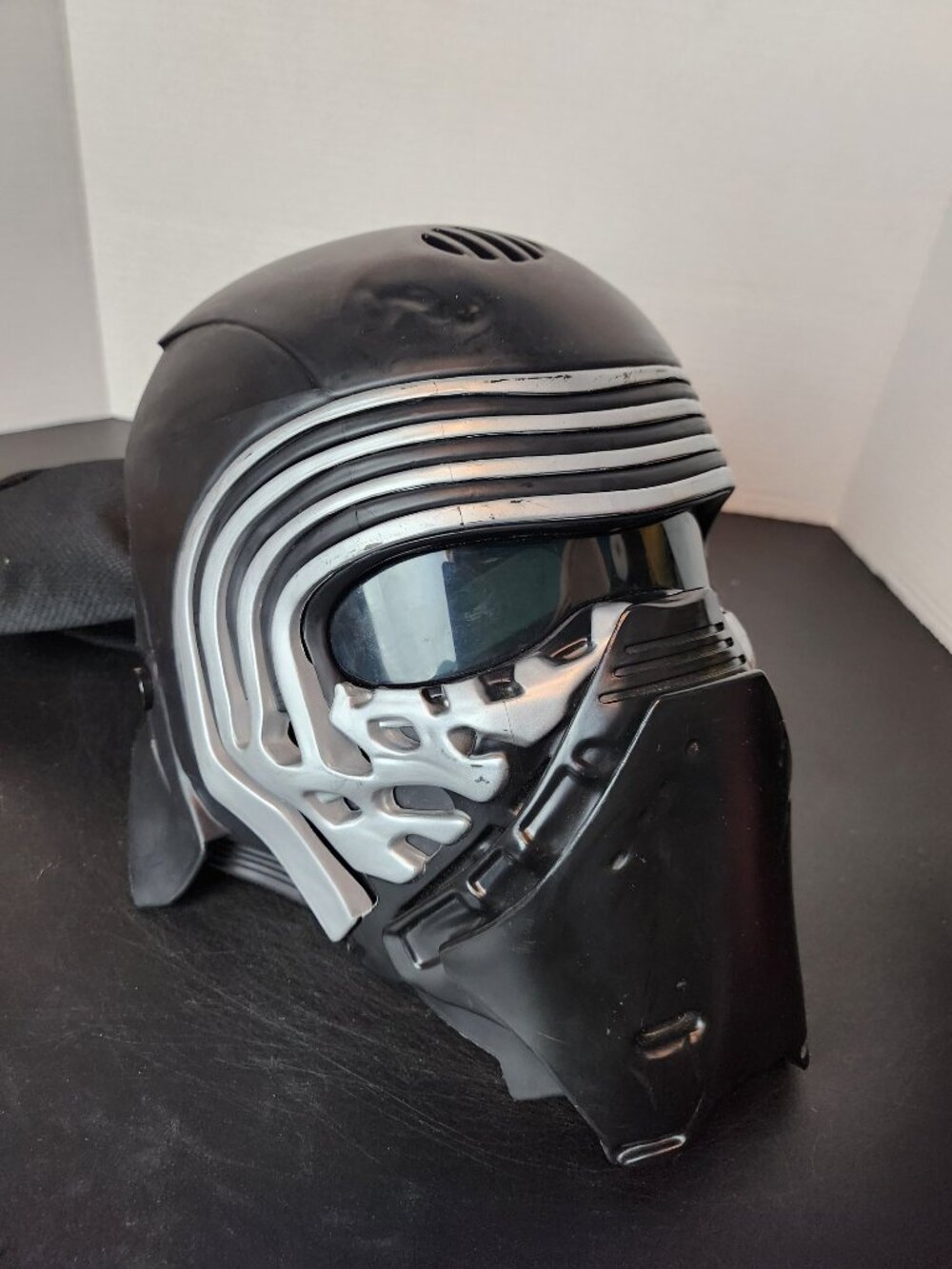 Disney Store Star Wars Kylo Ren Voice Changing Mask Helmet with Hood Works